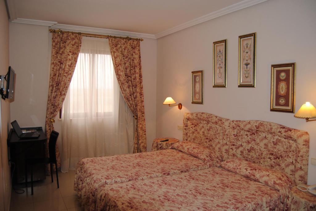 Hotel Cristina-Enea Valdeganga Pokoj fotografie